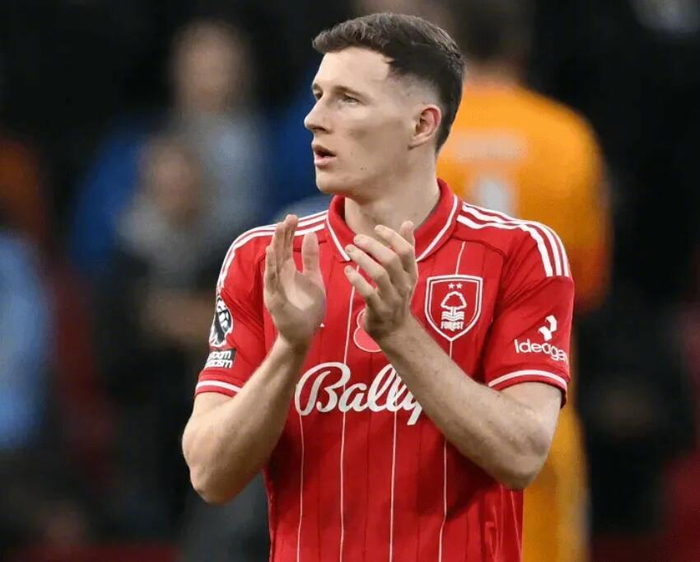 英超直播-切尔西瞄准安德森补强中场，或与曼联曼城竞争|诺丁汉森林|夏季转会|梅努|安德森转会|埃利奥特-安德森_新浪体育_新浪新闻