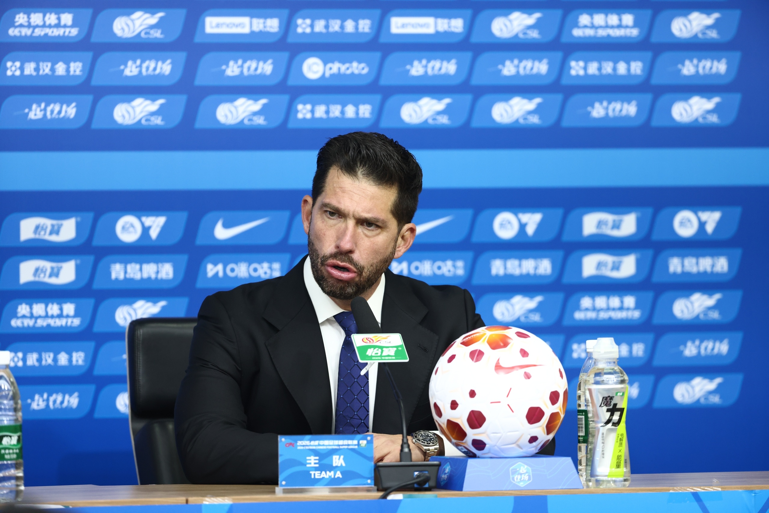 NBA赛事在线观看-三镇1-3落后海牛,现场球迷高喊“莫拉下课”并有大量球迷退场